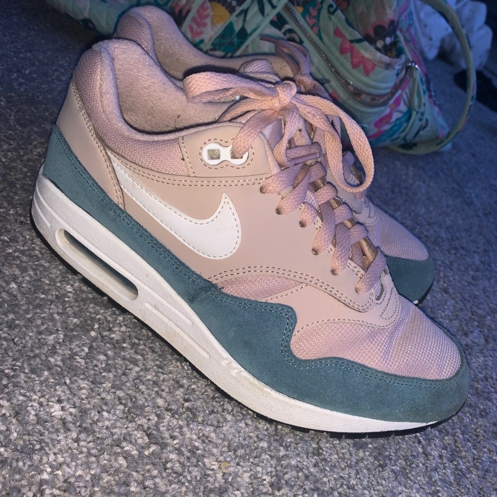 COPY - nike air max’s
